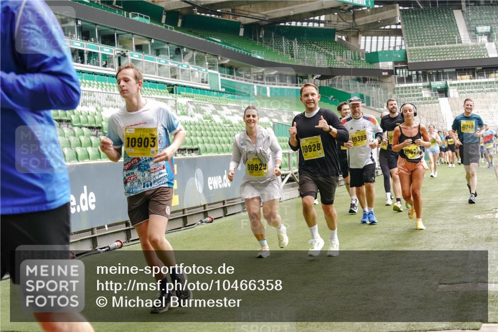 13.09.2026 - 21. swb-Marathon Bremen Michael Burmester http://msf.ph/oto/10466358 13.09.2026 10:35:38 Laufen im Stadion 10093, 10144, 10147, 10152, 10157, 10160, 10173, 10175, 10181, 10182, 10185, 10187, 10195, 10245, 10251, 10263, 10272, 10275, 10278, 10291, 10306, 10309, 10338, 10356, 10357, 10367, 10368, 10369, 10377, 10382, 10403, 10409, 10420, 10427, 10439, 10460, 10473, 10477, 10481, 10485, 10492, 10528, 10559, 10560, 10569, 10607, 10617, 10636, 10639, 10669, 10671, 10672, 10677, 10700, 10715, 10828, 10914, 10928, 11126, 11162, 11343, 11803, 11965, 10146, 10222 meine-sportfotos.de