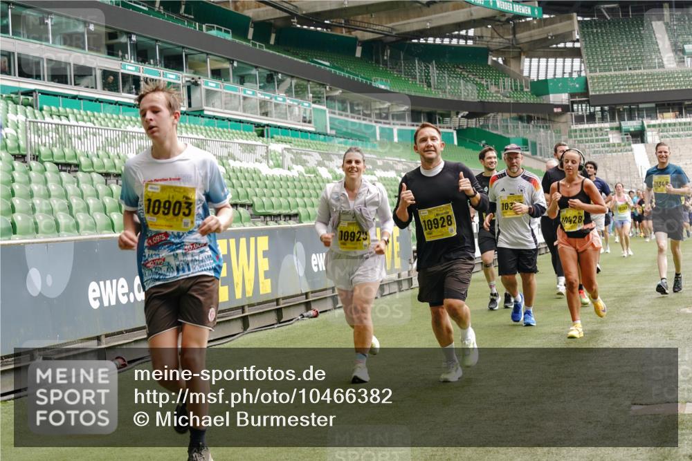 13.09.2026 - 21. swb-Marathon Bremen Michael Burmester http://msf.ph/oto/10466382 13.09.2026 10:35:38 Laufen im Stadion 10093, 10144, 10147, 10152, 10157, 10160, 10173, 10175, 10181, 10182, 10185, 10187, 10195, 10245, 10251, 10263, 10272, 10275, 10278, 10291, 10306, 10309, 10338, 10356, 10357, 10367, 10368, 10369, 10377, 10382, 10403, 10409, 10420, 10427, 10439, 10460, 10473, 10477, 10481, 10485, 10492, 10528, 10559, 10560, 10569, 10607, 10617, 10636, 10639, 10669, 10671, 10672, 10677, 10700, 10715, 10828, 10914, 10928, 11126, 11162, 11343, 11803, 11965, 10146, 10222 meine-sportfotos.de