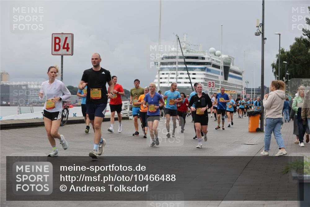 13.09.2026 - Kiel Lauf Andreas Tolksdorf http://msf.ph/oto/10466488 13.09.2026 12:07:13 Kiellinie 4, 3472, 471, 4593, 3 meine-sportfotos.de