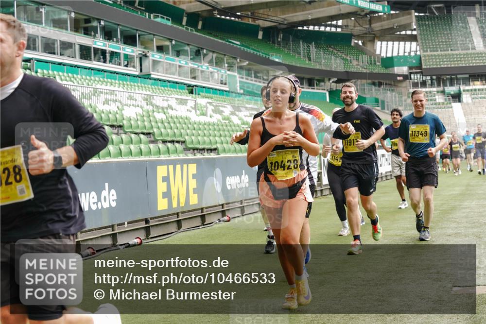 13.09.2026 - 21. swb-Marathon Bremen Michael Burmester http://msf.ph/oto/10466533 13.09.2026 10:35:40 Laufen im Stadion 10093, 10144, 10147, 10152, 10157, 10160, 10173, 10175, 10181, 10182, 10185, 10187, 10195, 10245, 10251, 10263, 10272, 10275, 10278, 10291, 10306, 10309, 10338, 10356, 10357, 10367, 10368, 10369, 10377, 10382, 10403, 10409, 10411, 10420, 10427, 10439, 10473, 10477, 10481, 10485, 10492, 10528, 10531, 10559, 10560, 10569, 10607, 10617, 10636, 10639, 10669, 10671, 10672, 10677, 10700, 10715, 10828, 10914, 10928, 11126, 11162, 11343, 11803, 11965, 10146, 10222 meine-sportfotos.de