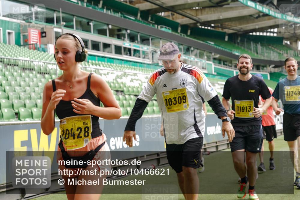 13.09.2026 - 21. swb-Marathon Bremen Michael Burmester http://msf.ph/oto/10466621 13.09.2026 10:35:42 Laufen im Stadion 10093, 10144, 10147, 10152, 10157, 10160, 10173, 10175, 10181, 10182, 10185, 10187, 10195, 10245, 10251, 10263, 10272, 10275, 10278, 10291, 10306, 10309, 10338, 10356, 10357, 10367, 10368, 10369, 10377, 10382, 10403, 10409, 10411, 10420, 10427, 10439, 10473, 10477, 10481, 10485, 10492, 10528, 10531, 10559, 10560, 10569, 10607, 10617, 10636, 10639, 10669, 10671, 10672, 10677, 10715, 10828, 10914, 10928, 11162, 11343, 11803, 11965, 10146, 10222 meine-sportfotos.de