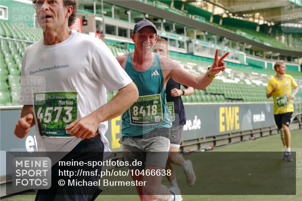 13.09.2026 - 21. swb-Marathon Bremen Michael Burmester http://msf.ph/oto/10466638 13.09.2026 12:56:58 Laufen im Stadion 307, 334, 411, 431, 465, 655, 769, 776, 854, 857, 876, 909, 913, 926, 948, 1010, 1058, 1130, 1254, 1535, 1537, 1601, 1645, 1750, 1809, 1881, 1900, 1972, 2001, 2040, 2051, 2075, 2122, 2260, 2324, 2371, 2402, 2423, 2473, 2493, 2535, 2604, 2634, 2640, 2671, 2761, 2812, 2903, 2904, 2948, 3051, 3057, 3078, 3119, 3192, 3202, 3290, 3348, 3411, 3450, 3458, 3508, 3514, 3634, 3685, 3690, 3760, 3813, 3866, 3939, 4101, 4135, 4171, 4316, 4319, 4413, 4455, 4479, 4733, 5277, 5430, 5530 meine-sportfotos.de