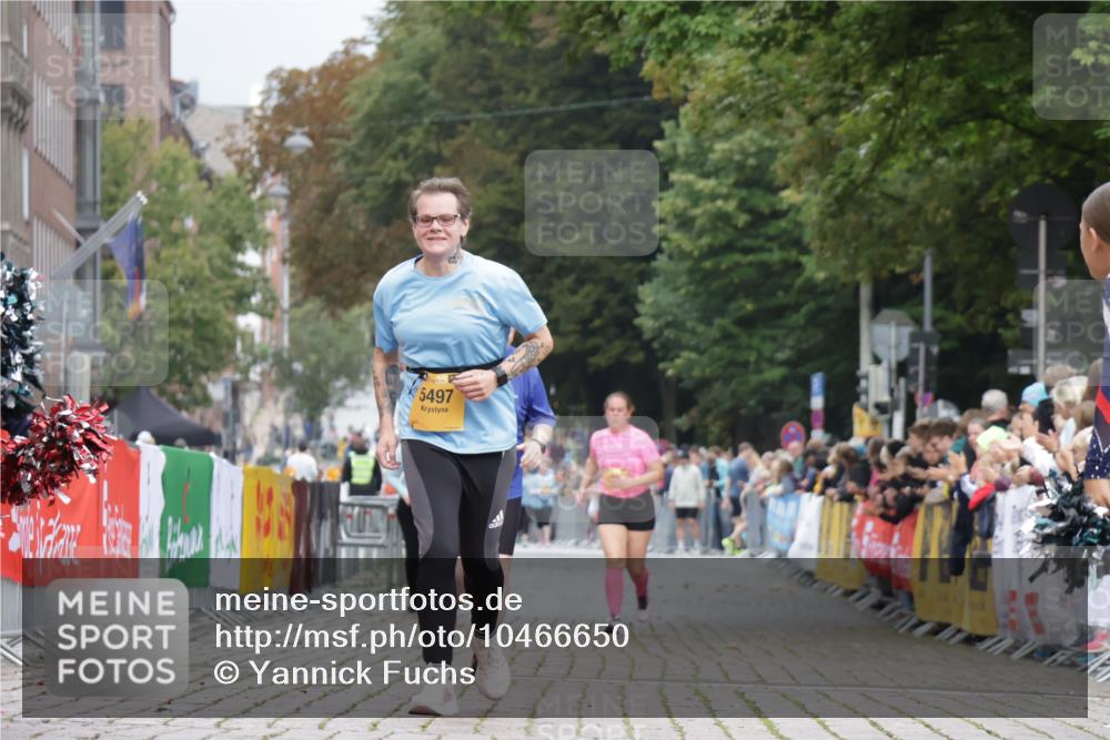 13.09.2026 - Kiel Lauf Yannick Fuchs http://msf.ph/oto/10466650 13.09.2026 10:01:02 Ziel 5497, 1396, 1566, 4868, 4874, 6137, 6430, 10169, 293, 6719, 8730, 3531 meine-sportfotos.de