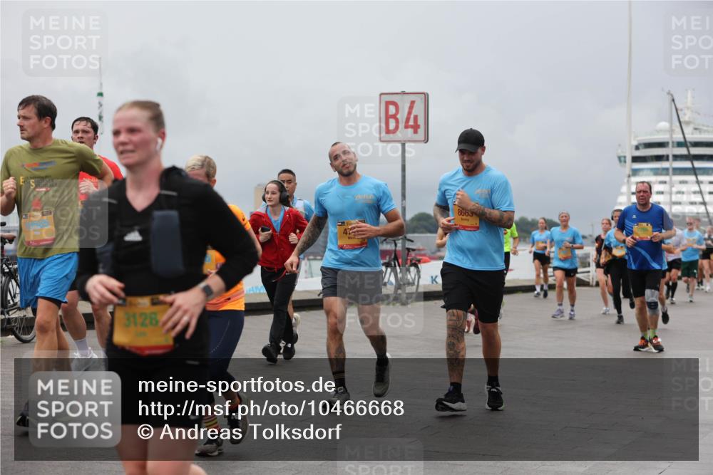 13.09.2026 - Kiel Lauf Andreas Tolksdorf http://msf.ph/oto/10466668 13.09.2026 12:07:19 Kiellinie 38, 0585, 3126, 1, 30, 4, 8663 meine-sportfotos.de