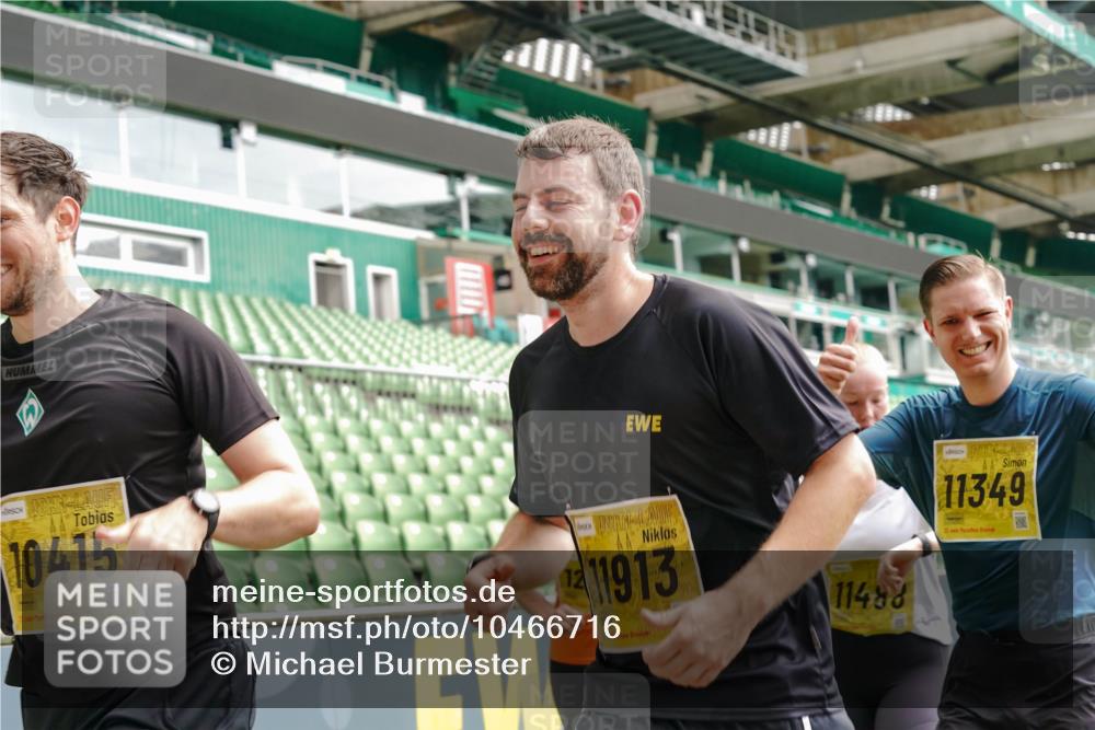 13.09.2026 - 21. swb-Marathon Bremen Michael Burmester http://msf.ph/oto/10466716 13.09.2026 10:35:43 Laufen im Stadion 10093, 10144, 10147, 10152, 10157, 10160, 10173, 10175, 10181, 10182, 10185, 10187, 10195, 10245, 10251, 10263, 10272, 10275, 10278, 10291, 10306, 10309, 10338, 10356, 10357, 10367, 10368, 10369, 10377, 10382, 10403, 10409, 10411, 10420, 10427, 10439, 10473, 10477, 10481, 10485, 10492, 10528, 10531, 10559, 10560, 10569, 10607, 10617, 10636, 10639, 10669, 10671, 10672, 10677, 10715, 10828, 10914, 10928, 11162, 11343, 11803, 11965, 10146, 10222 meine-sportfotos.de