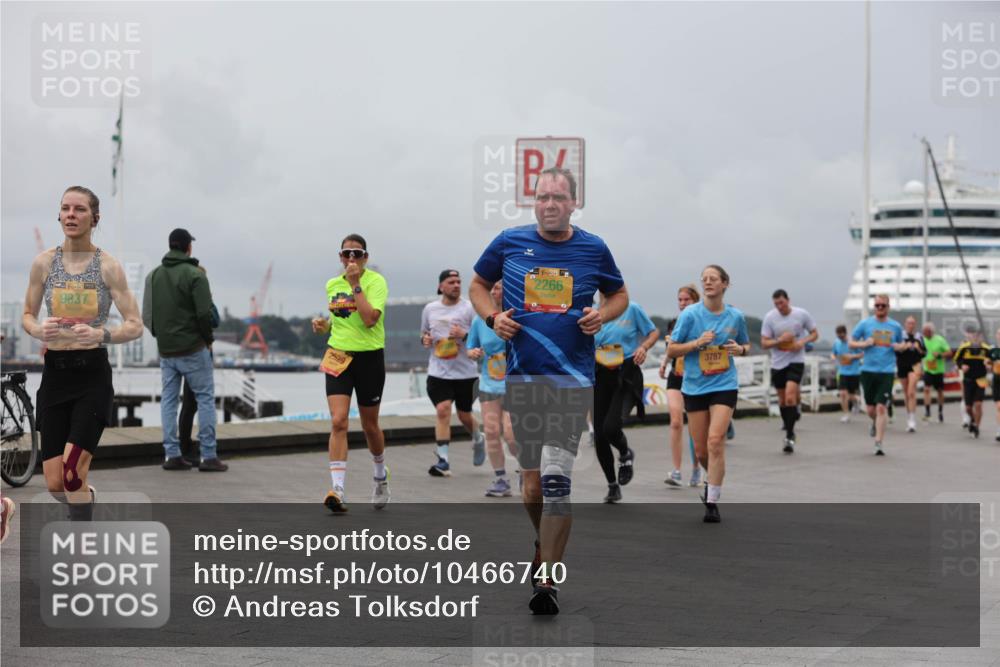 13.09.2026 - Kiel Lauf Andreas Tolksdorf http://msf.ph/oto/10466740 13.09.2026 12:07:23 Kiellinie 9837, 2529, 2266, 3787 meine-sportfotos.de