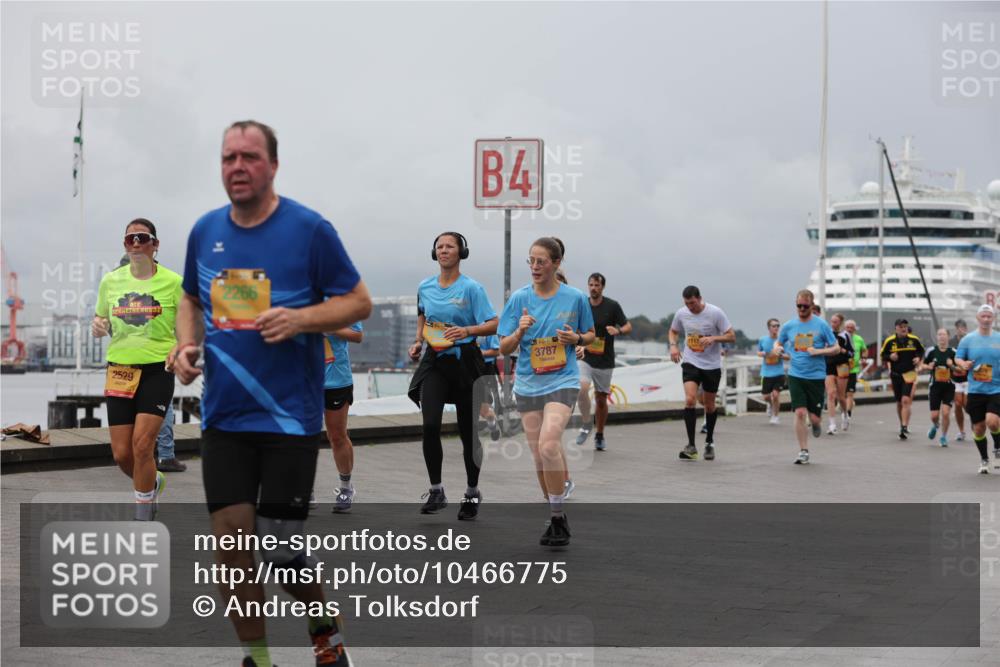 13.09.2026 - Kiel Lauf Andreas Tolksdorf http://msf.ph/oto/10466775 13.09.2026 12:07:24 Kiellinie 2266, 2529, 4, 3787 meine-sportfotos.de