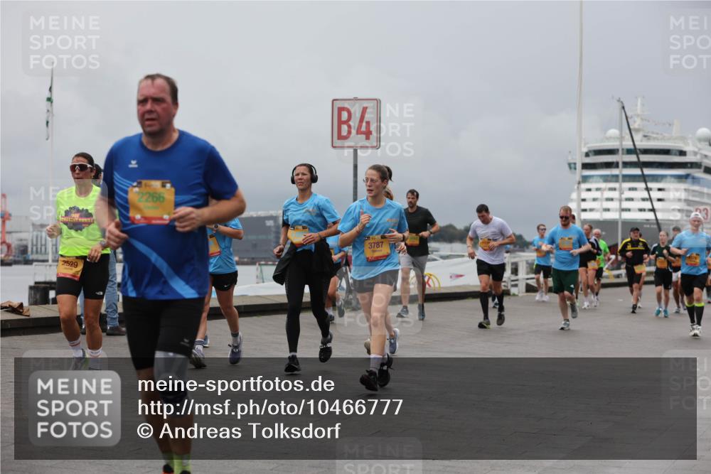 13.09.2026 - Kiel Lauf Andreas Tolksdorf http://msf.ph/oto/10466777 13.09.2026 12:07:24 Kiellinie 2529, 2266, 4, 3787 meine-sportfotos.de