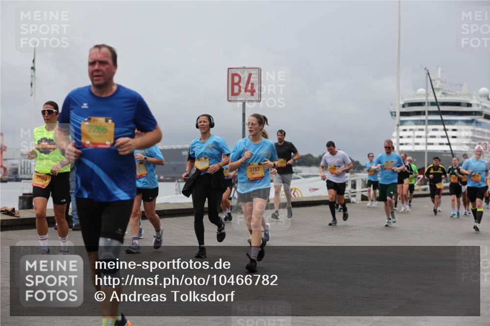 13.09.2026 - Kiel Lauf Andreas Tolksdorf http://msf.ph/oto/10466782 13.09.2026 12:07:24 Kiellinie 2529, 2266, 4, 3787 meine-sportfotos.de