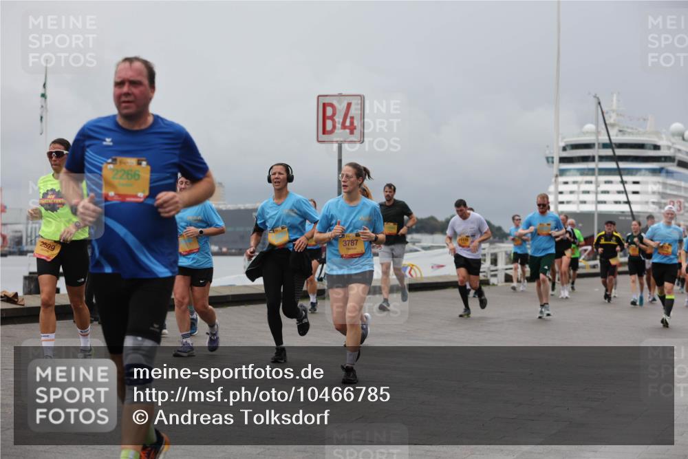 13.09.2026 - Kiel Lauf Andreas Tolksdorf http://msf.ph/oto/10466785 13.09.2026 12:07:24 Kiellinie 2529, 2266, 4, 3787, 3 meine-sportfotos.de