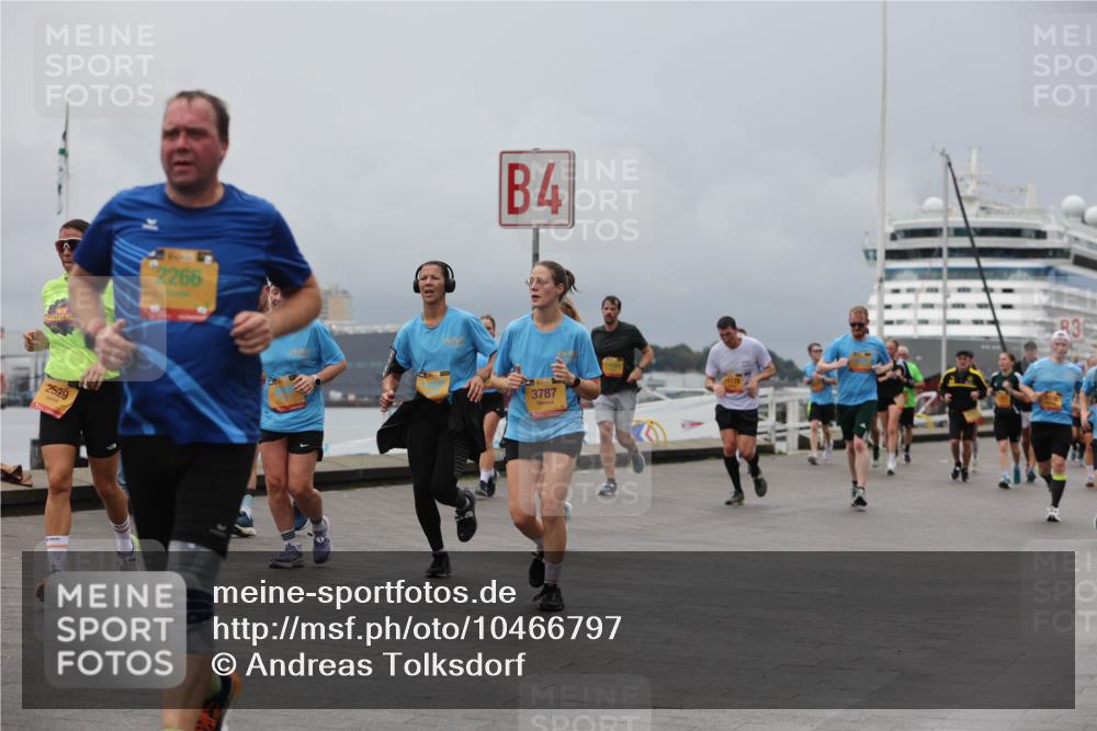 13.09.2026 - Kiel Lauf Andreas Tolksdorf http://msf.ph/oto/10466797 13.09.2026 12:07:24 Kiellinie 2529, 2266, 4, 3787, 11178, 3 meine-sportfotos.de