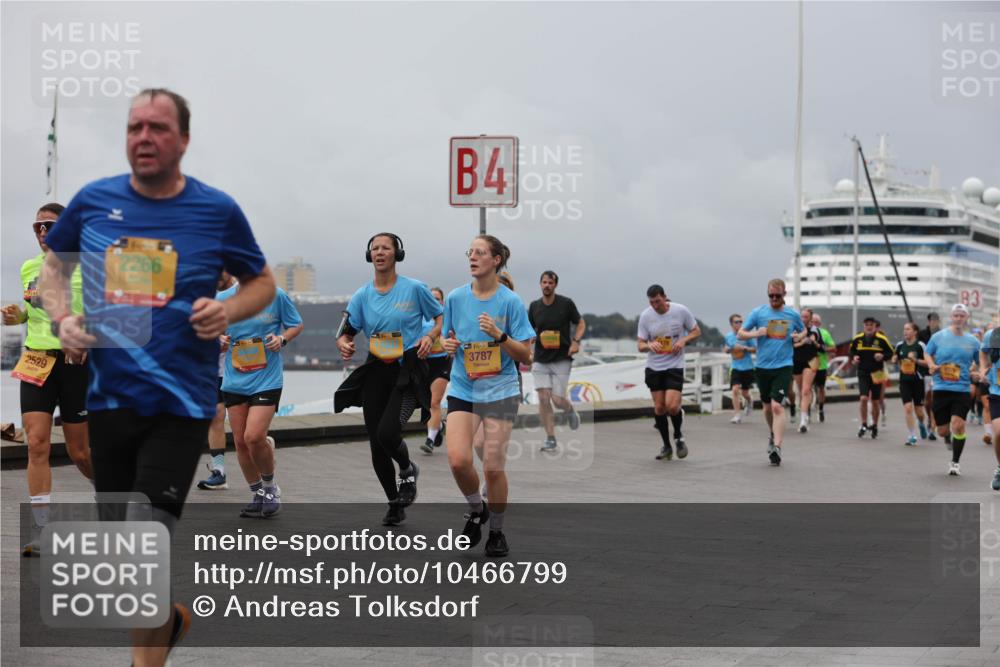 13.09.2026 - Kiel Lauf Andreas Tolksdorf http://msf.ph/oto/10466799 13.09.2026 12:07:24 Kiellinie 2529, 2266, 4, 39, 3787, 3 meine-sportfotos.de