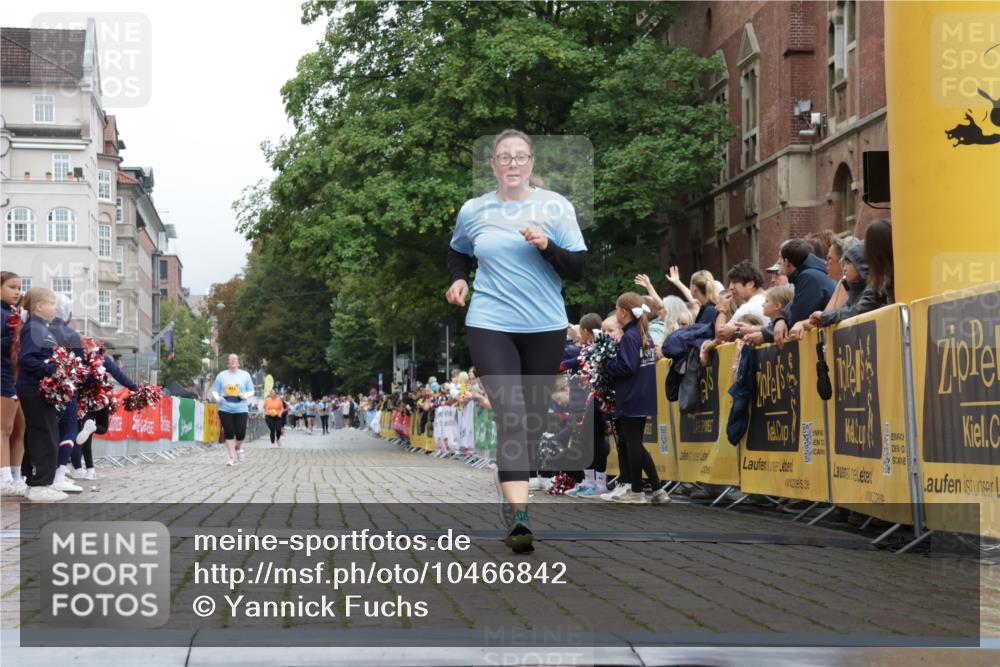13.09.2026 - Kiel Lauf Yannick Fuchs http://msf.ph/oto/10466842 13.09.2026 10:01:51 Ziel 4702, 2574, 6719, 8730, 844, 6719, 8730 meine-sportfotos.de