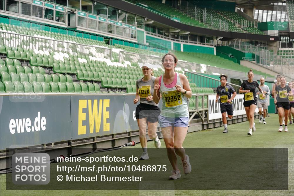 13.09.2026 - 21. swb-Marathon Bremen Michael Burmester http://msf.ph/oto/10466875 13.09.2026 10:35:46 Laufen im Stadion 10093, 10144, 10147, 10152, 10157, 10160, 10173, 10175, 10181, 10182, 10185, 10187, 10195, 10245, 10251, 10263, 10272, 10275, 10278, 10291, 10306, 10309, 10338, 10356, 10357, 10367, 10368, 10369, 10377, 10382, 10403, 10409, 10411, 10420, 10427, 10439, 10473, 10477, 10481, 10485, 10492, 10528, 10531, 10559, 10560, 10569, 10607, 10617, 10636, 10639, 10669, 10671, 10672, 10677, 10715, 10828, 10914, 10928, 11162, 11343, 11803, 11965, 10146, 10222 meine-sportfotos.de