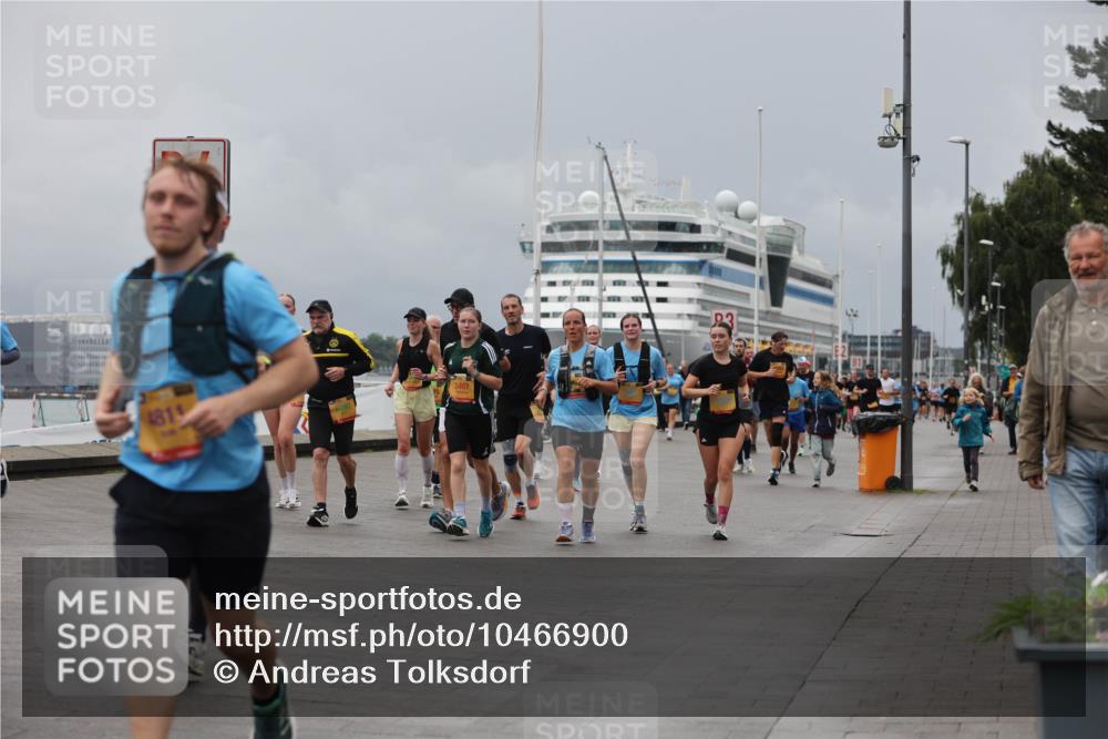 13.09.2026 - Kiel Lauf Andreas Tolksdorf http://msf.ph/oto/10466900 13.09.2026 12:07:30 Kiellinie 4811, 3467, 3 meine-sportfotos.de