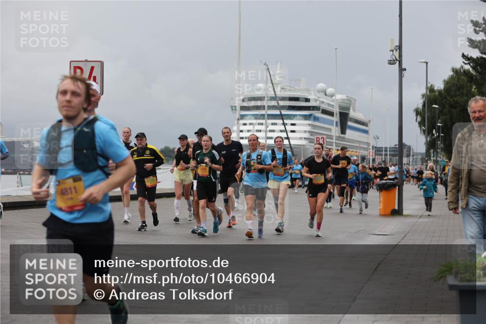13.09.2026 - Kiel Lauf Andreas Tolksdorf http://msf.ph/oto/10466904 13.09.2026 12:07:30 Kiellinie 4811, 3467, 3 meine-sportfotos.de
