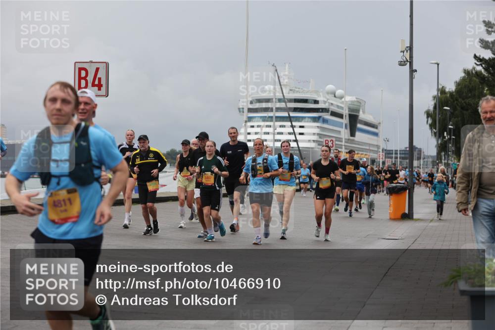 13.09.2026 - Kiel Lauf Andreas Tolksdorf http://msf.ph/oto/10466910 13.09.2026 12:07:31 Kiellinie 4811, 4, 3467, 3 meine-sportfotos.de