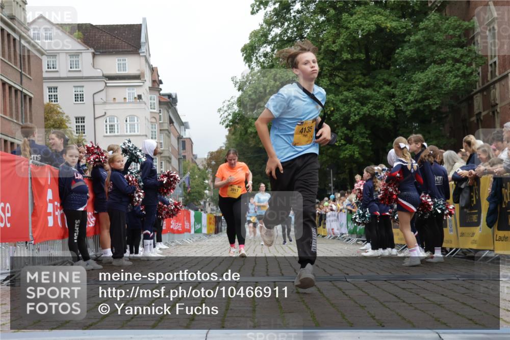 13.09.2026 - Kiel Lauf Yannick Fuchs http://msf.ph/oto/10466911 13.09.2026 10:02:17 Ziel 3917, 4135, 8297, 844, 4702, 129, 565, 3131, 4673 meine-sportfotos.de