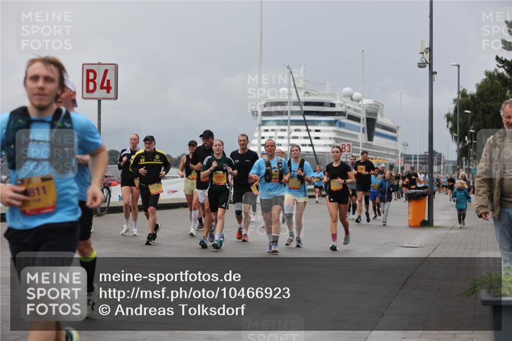 13.09.2026 - Kiel Lauf Andreas Tolksdorf http://msf.ph/oto/10466923 13.09.2026 12:07:31 Kiellinie 4, 811, 3467, 3 meine-sportfotos.de