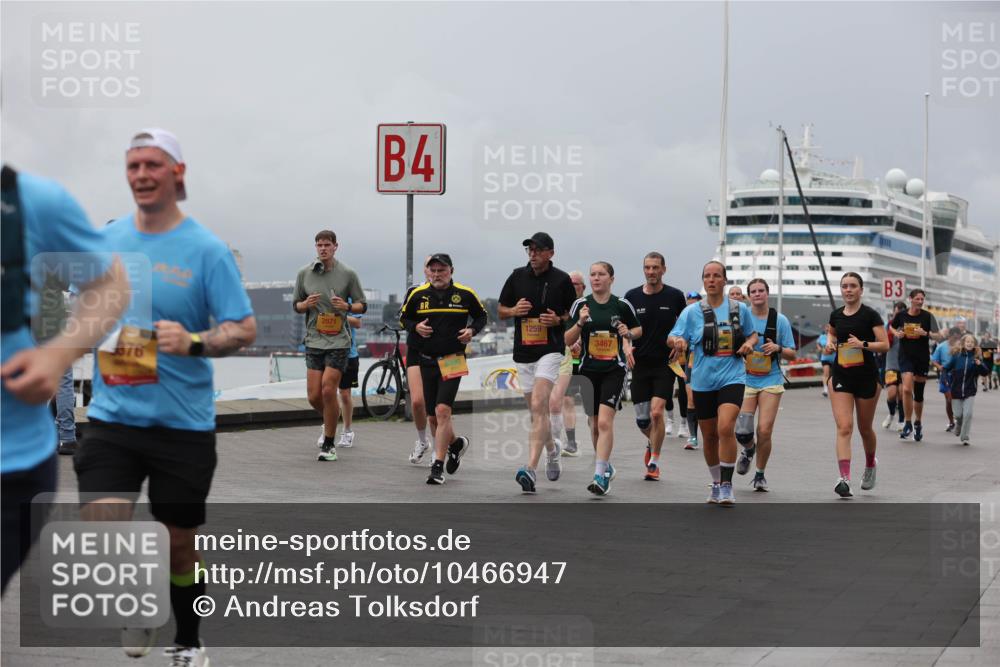 13.09.2026 - Kiel Lauf Andreas Tolksdorf http://msf.ph/oto/10466947 13.09.2026 12:07:31 Kiellinie 876, 2871, 4, 1259, 3467, 3 meine-sportfotos.de