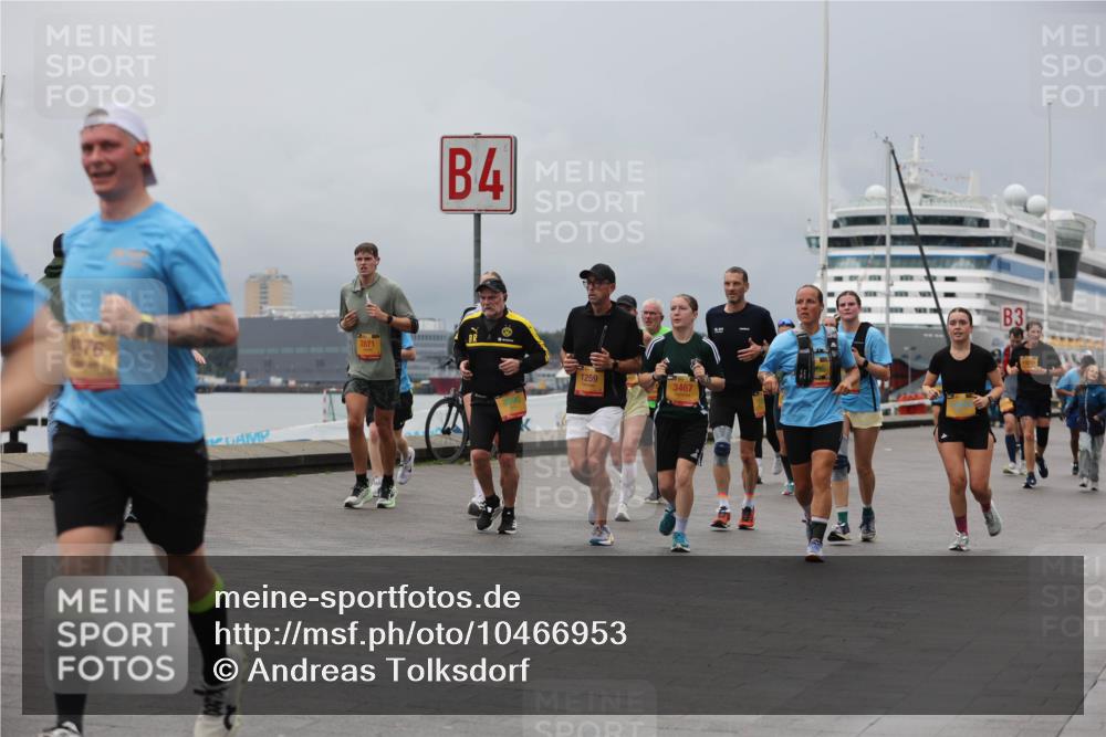 13.09.2026 - Kiel Lauf Andreas Tolksdorf http://msf.ph/oto/10466953 13.09.2026 12:07:32 Kiellinie 876, 2871, 4, 1259, 3467, 3 meine-sportfotos.de