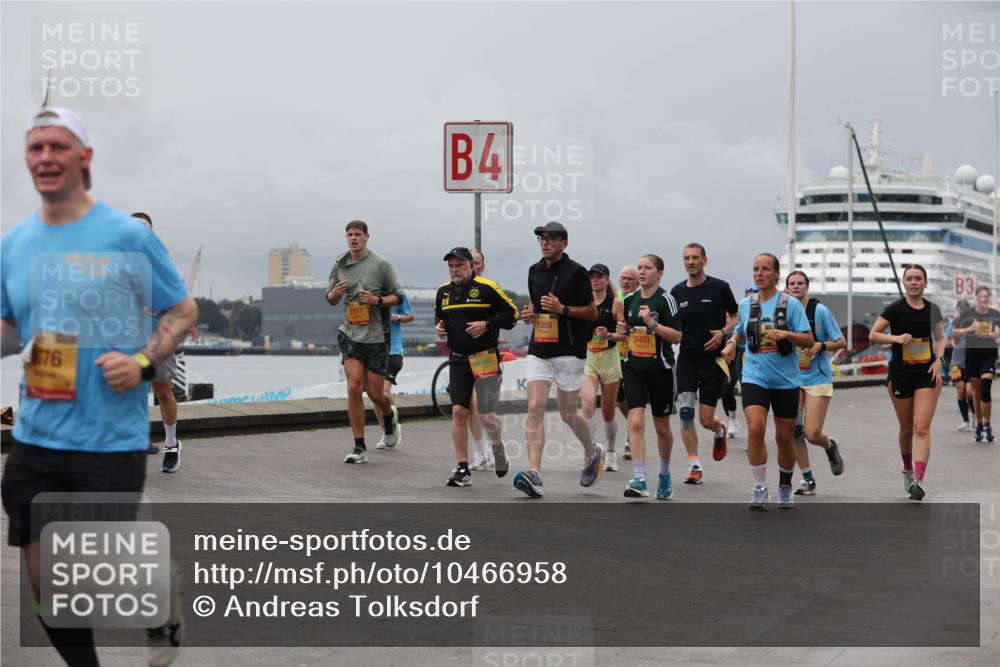 13.09.2026 - Kiel Lauf Andreas Tolksdorf http://msf.ph/oto/10466958 13.09.2026 12:07:32 Kiellinie 76, 2871, 4, 8990, 1259, 3467, 3 meine-sportfotos.de