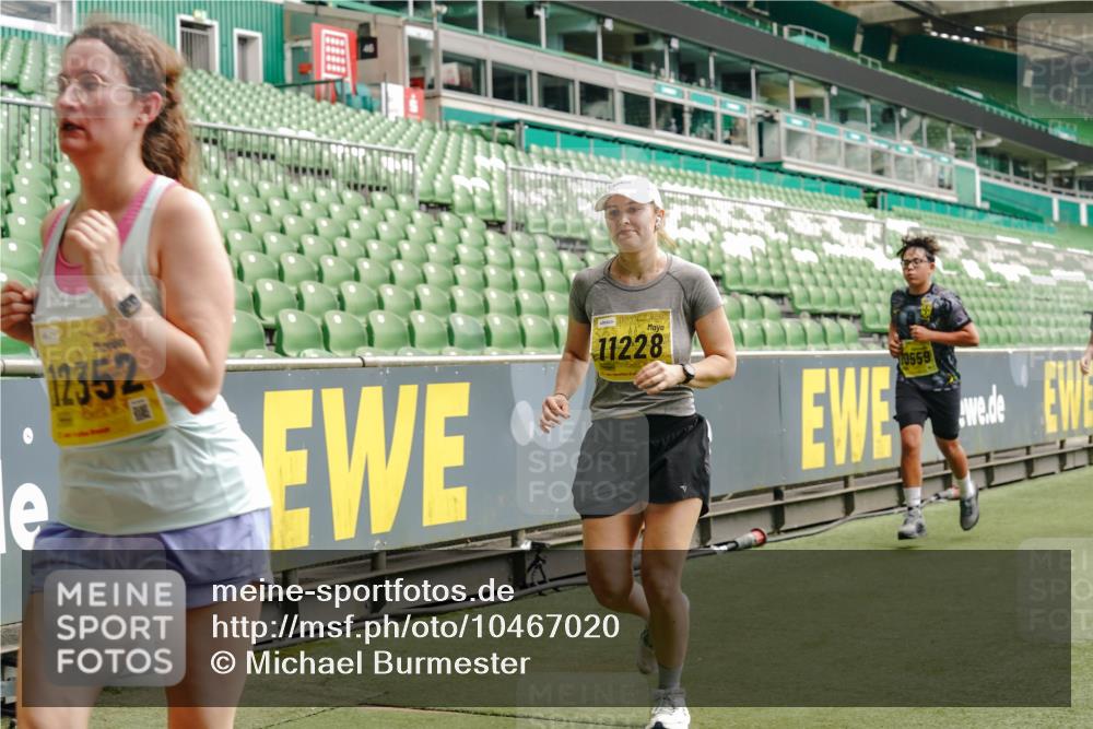 13.09.2026 - 21. swb-Marathon Bremen Michael Burmester http://msf.ph/oto/10467020 13.09.2026 10:35:49 Laufen im Stadion 10093, 10144, 10147, 10152, 10157, 10160, 10173, 10175, 10181, 10182, 10185, 10187, 10195, 10245, 10251, 10263, 10272, 10275, 10278, 10291, 10306, 10309, 10338, 10356, 10357, 10367, 10368, 10369, 10377, 10382, 10403, 10409, 10411, 10420, 10427, 10429, 10439, 10473, 10477, 10481, 10485, 10492, 10528, 10531, 10559, 10560, 10569, 10607, 10617, 10636, 10639, 10669, 10671, 10672, 10677, 10715, 10928, 11162, 11343, 11803, 11965, 10146, 10222 meine-sportfotos.de