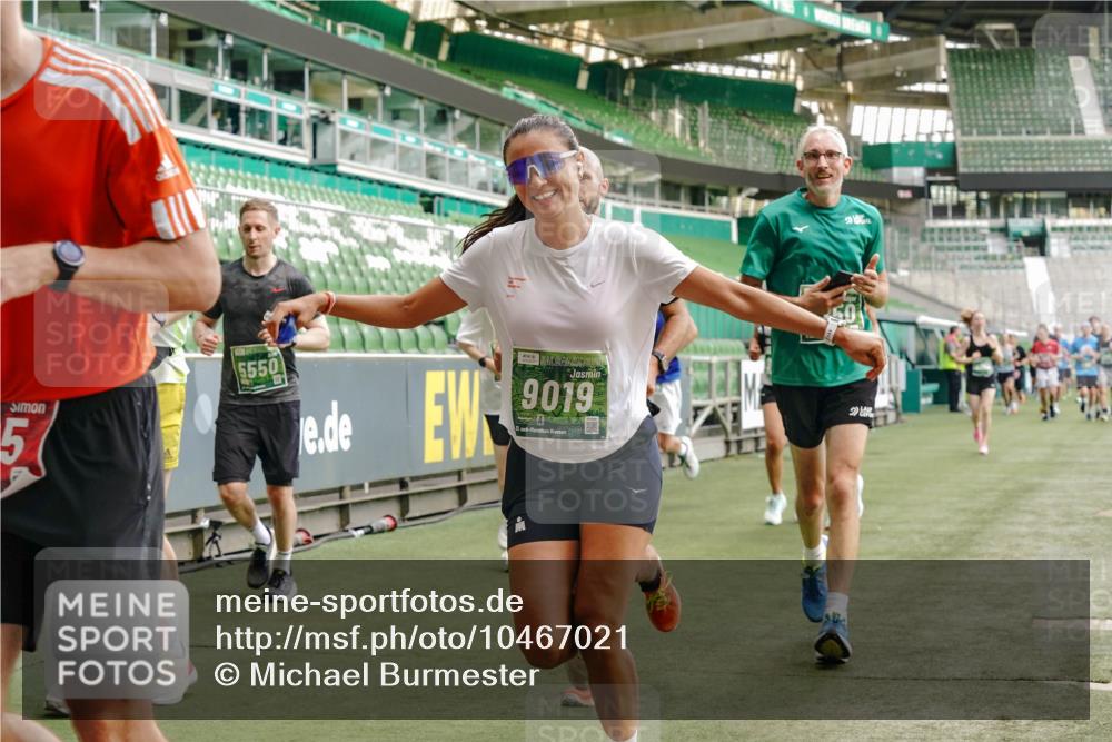 13.09.2026 - 21. swb-Marathon Bremen Michael Burmester http://msf.ph/oto/10467021 13.09.2026 12:57:06 Laufen im Stadion 307, 334, 411, 431, 465, 655, 769, 776, 854, 857, 876, 909, 926, 948, 1010, 1130, 1254, 1535, 1537, 1601, 1750, 1752, 1809, 1881, 1900, 1972, 2001, 2040, 2046, 2051, 2075, 2122, 2260, 2324, 2371, 2402, 2423, 2473, 2493, 2535, 2604, 2634, 2640, 2671, 2761, 2812, 2903, 2904, 2948, 3051, 3078, 3119, 3182, 3202, 3290, 3319, 3348, 3411, 3450, 3458, 3508, 3514, 3634, 3685, 3690, 3760, 3813, 3866, 3939, 4101, 4135, 4171, 4316, 4319, 4413, 4455, 4479, 4733 meine-sportfotos.de