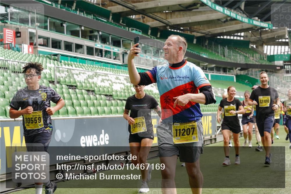 13.09.2026 - 21. swb-Marathon Bremen Michael Burmester http://msf.ph/oto/10467169 13.09.2026 10:35:50 Laufen im Stadion 10093, 10144, 10147, 10152, 10157, 10160, 10173, 10175, 10181, 10182, 10185, 10187, 10195, 10245, 10251, 10263, 10272, 10275, 10278, 10291, 10306, 10309, 10338, 10356, 10357, 10367, 10368, 10369, 10377, 10382, 10390, 10403, 10409, 10411, 10420, 10427, 10429, 10439, 10473, 10477, 10481, 10485, 10492, 10528, 10531, 10559, 10560, 10569, 10607, 10617, 10636, 10639, 10669, 10671, 10672, 10677, 10715, 10928, 11162, 11343, 11803, 11965, 10146, 10222 meine-sportfotos.de