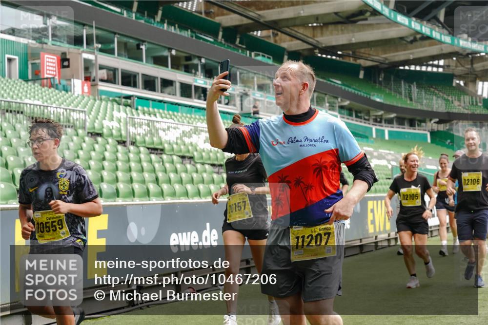 13.09.2026 - 21. swb-Marathon Bremen Michael Burmester http://msf.ph/oto/10467206 13.09.2026 10:35:51 Laufen im Stadion 10093, 10144, 10147, 10152, 10157, 10160, 10173, 10175, 10181, 10182, 10185, 10187, 10195, 10245, 10251, 10263, 10272, 10275, 10278, 10291, 10306, 10309, 10338, 10357, 10367, 10368, 10369, 10377, 10382, 10390, 10403, 10409, 10411, 10420, 10427, 10429, 10439, 10473, 10477, 10481, 10485, 10492, 10528, 10531, 10559, 10560, 10569, 10607, 10617, 10636, 10639, 10669, 10671, 10672, 10677, 10715, 10928, 11162, 11343, 11803, 11965, 10146, 10222 meine-sportfotos.de