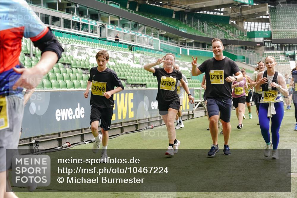 13.09.2026 - 21. swb-Marathon Bremen Michael Burmester http://msf.ph/oto/10467224 13.09.2026 10:35:52 Laufen im Stadion 10093, 10144, 10147, 10152, 10157, 10160, 10173, 10175, 10181, 10182, 10185, 10187, 10195, 10245, 10251, 10263, 10272, 10275, 10278, 10291, 10306, 10309, 10338, 10357, 10367, 10368, 10369, 10377, 10382, 10390, 10403, 10409, 10411, 10420, 10427, 10429, 10439, 10473, 10477, 10481, 10485, 10492, 10528, 10531, 10559, 10560, 10569, 10607, 10617, 10636, 10639, 10669, 10671, 10672, 10677, 10715, 10928, 11162, 11343, 11803, 11965, 10146, 10222 meine-sportfotos.de