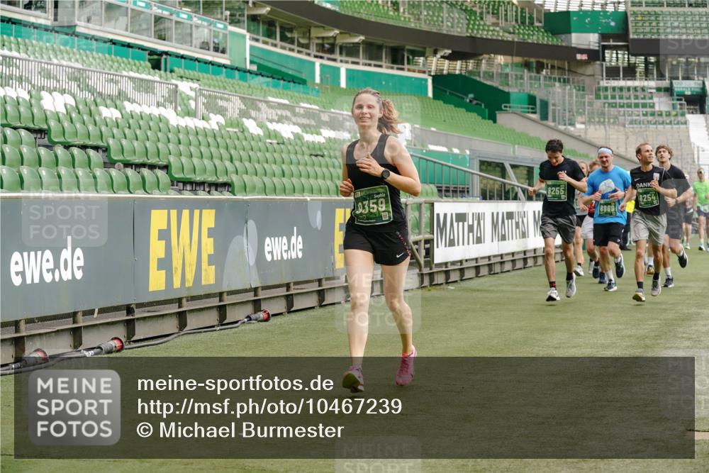 13.09.2026 - 21. swb-Marathon Bremen Michael Burmester http://msf.ph/oto/10467239 13.09.2026 12:57:12 Laufen im Stadion 307, 334, 411, 431, 465, 769, 776, 854, 857, 876, 909, 926, 948, 1010, 1130, 1191, 1199, 1254, 1535, 1601, 1750, 1752, 1809, 1881, 1900, 1972, 2001, 2040, 2046, 2051, 2075, 2122, 2260, 2324, 2371, 2402, 2423, 2473, 2493, 2535, 2634, 2640, 2671, 2761, 2812, 2903, 2904, 2948, 3051, 3078, 3119, 3182, 3202, 3290, 3319, 3348, 3411, 3450, 3458, 3508, 3514, 3634, 3685, 3690, 3760, 3813, 3866, 3939, 4101, 4135, 4171, 4316, 4319, 4455, 4479 meine-sportfotos.de