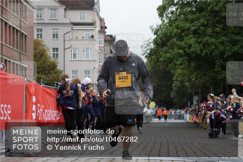 13.09.2026 - Kiel Lauf Yannick Fuchs http://msf.ph/oto/10467282 13.09.2026 10:04:17 Ziel 8443, 543, 4360, 8447, 8982, 11602, 543 meine-sportfotos.de