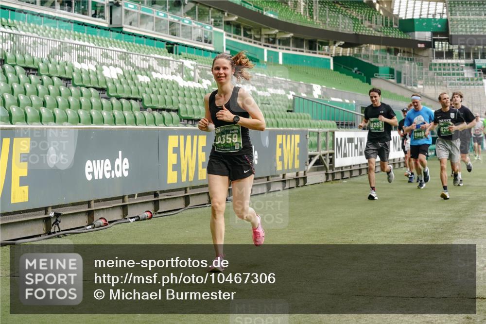 13.09.2026 - 21. swb-Marathon Bremen Michael Burmester http://msf.ph/oto/10467306 13.09.2026 12:57:12 Laufen im Stadion 307, 334, 411, 431, 465, 769, 776, 854, 857, 876, 909, 926, 948, 1010, 1130, 1191, 1199, 1254, 1535, 1601, 1750, 1752, 1809, 1881, 1900, 1972, 2001, 2040, 2046, 2051, 2075, 2122, 2260, 2324, 2371, 2402, 2423, 2473, 2493, 2535, 2634, 2640, 2671, 2761, 2812, 2903, 2904, 2948, 3051, 3078, 3119, 3182, 3202, 3290, 3319, 3348, 3411, 3450, 3458, 3508, 3514, 3634, 3685, 3690, 3760, 3813, 3866, 3939, 4101, 4135, 4171, 4316, 4319, 4455, 4479 meine-sportfotos.de