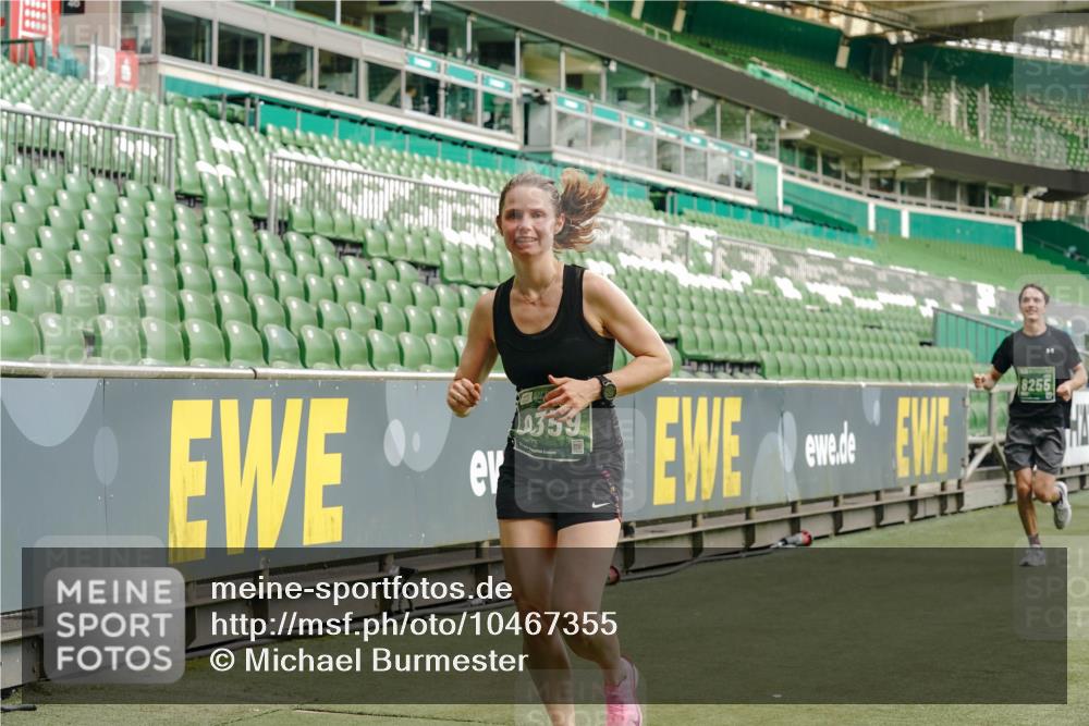 13.09.2026 - 21. swb-Marathon Bremen Michael Burmester http://msf.ph/oto/10467355 13.09.2026 12:57:13 Laufen im Stadion 307, 334, 411, 431, 465, 769, 776, 854, 857, 876, 909, 926, 948, 1010, 1130, 1191, 1199, 1254, 1535, 1601, 1750, 1752, 1809, 1881, 1900, 1972, 2001, 2040, 2046, 2051, 2075, 2122, 2260, 2324, 2371, 2397, 2402, 2423, 2473, 2493, 2535, 2634, 2640, 2671, 2761, 2812, 2903, 2904, 2948, 3051, 3078, 3119, 3182, 3202, 3290, 3319, 3348, 3411, 3450, 3458, 3508, 3514, 3634, 3685, 3690, 3695, 3760, 3813, 3866, 3939, 4101, 4135, 4171, 4316, 4319, 4455, 4479 meine-sportfotos.de