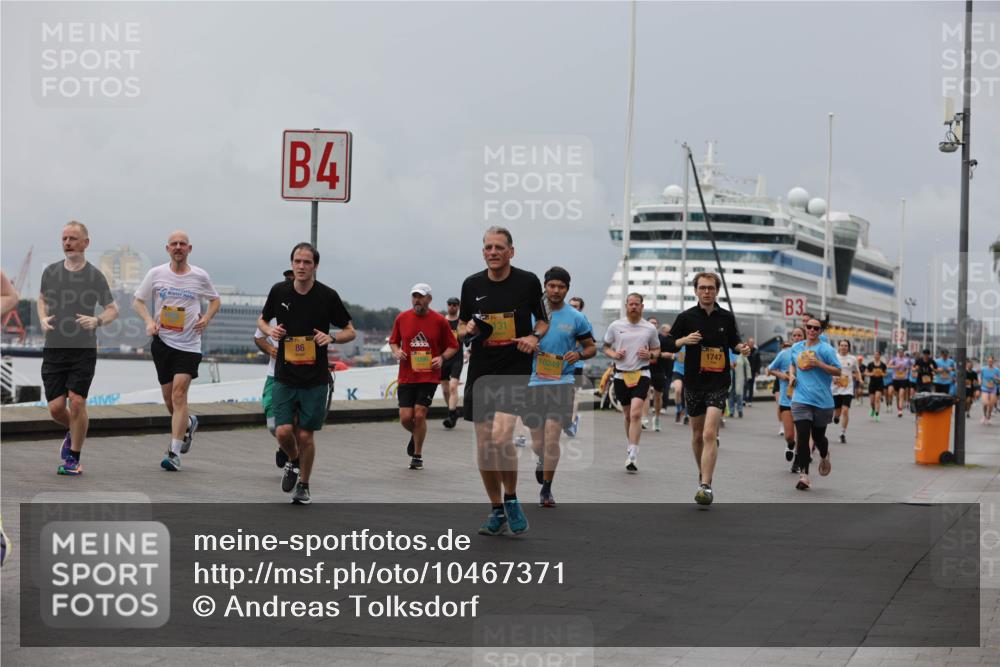 13.09.2026 - Kiel Lauf Andreas Tolksdorf http://msf.ph/oto/10467371 13.09.2026 12:07:57 Kiellinie 4, 86, 131, 10249, 1747, 3 meine-sportfotos.de