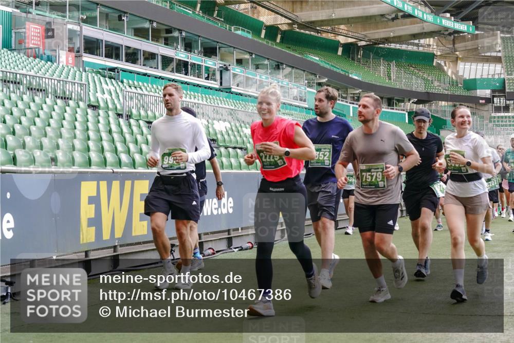 13.09.2026 - 21. swb-Marathon Bremen Michael Burmester http://msf.ph/oto/10467386 13.09.2026 13:13:36 Laufen im Stadion 118, 183, 270, 278, 349, 460, 514, 576, 600, 631, 695, 702, 768, 933, 950, 956, 1005, 1143, 1286, 1334, 1392, 1408, 1426, 1573, 1596, 1641, 1991, 2005, 2024, 2035, 2079, 2233, 2264, 2336, 2387, 2412, 2439, 2457, 2461, 2478, 2505, 2521, 2540, 2564, 2612, 2665, 2684, 2693, 2765, 2773, 2792, 2815, 2816, 2829, 2860, 2884, 2887, 2895, 2921, 2963, 2966, 2972, 2975, 3016, 3111, 3143, 3155, 3209, 3253, 3277, 3293, 3304, 3313, 3378, 3405, 3428, 3434, 3653, 3661 meine-sportfotos.de