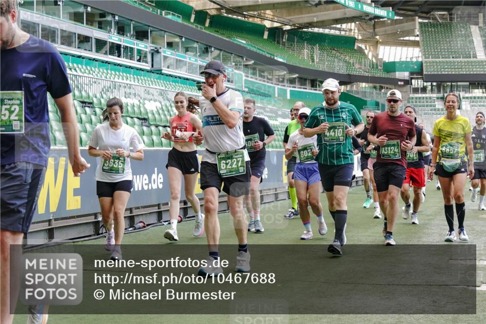 13.09.2026 - 21. swb-Marathon Bremen Michael Burmester http://msf.ph/oto/10467688 13.09.2026 13:13:40 Laufen im Stadion 118, 183, 270, 278, 349, 460, 514, 576, 600, 631, 695, 702, 768, 933, 950, 956, 1005, 1143, 1286, 1334, 1392, 1408, 1426, 1573, 1596, 1641, 1818, 1819, 1991, 2005, 2024, 2035, 2079, 2233, 2264, 2387, 2412, 2439, 2457, 2461, 2478, 2505, 2521, 2540, 2564, 2612, 2665, 2684, 2693, 2765, 2773, 2792, 2815, 2816, 2829, 2860, 2884, 2887, 2895, 2921, 2963, 2966, 2972, 2975, 3016, 3111, 3155, 3209, 3253, 3277, 3293, 3304, 3313, 3378, 3405, 3428, 3434, 3653, 3661 meine-sportfotos.de