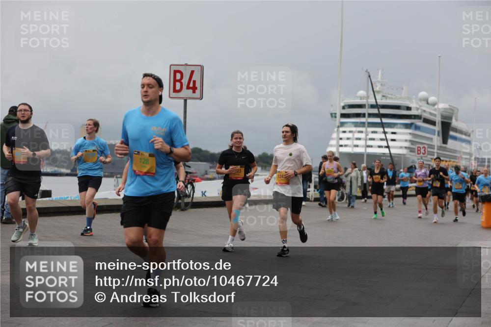 13.09.2026 - Kiel Lauf Andreas Tolksdorf http://msf.ph/oto/10467724 13.09.2026 12:08:07 Kiellinie 8, 128, 4, 23, 3 meine-sportfotos.de
