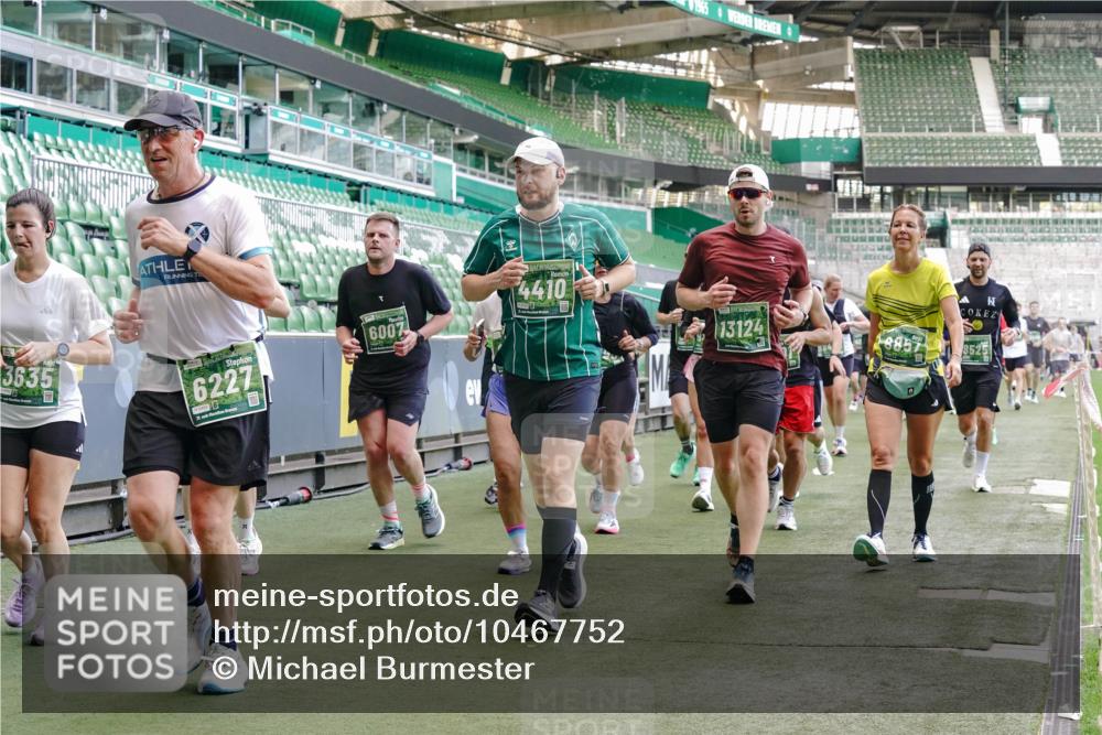 13.09.2026 - 21. swb-Marathon Bremen Michael Burmester http://msf.ph/oto/10467752 13.09.2026 13:13:40 Laufen im Stadion 118, 183, 270, 278, 349, 460, 514, 576, 600, 631, 695, 702, 768, 933, 950, 956, 1005, 1143, 1286, 1334, 1392, 1408, 1426, 1573, 1596, 1641, 1818, 1819, 1991, 2005, 2024, 2035, 2079, 2233, 2264, 2387, 2412, 2439, 2457, 2461, 2478, 2505, 2521, 2540, 2564, 2612, 2665, 2684, 2693, 2765, 2773, 2792, 2815, 2816, 2829, 2860, 2884, 2887, 2895, 2921, 2963, 2966, 2972, 2975, 3016, 3111, 3155, 3209, 3253, 3277, 3293, 3304, 3313, 3378, 3405, 3428, 3434, 3653, 3661 meine-sportfotos.de