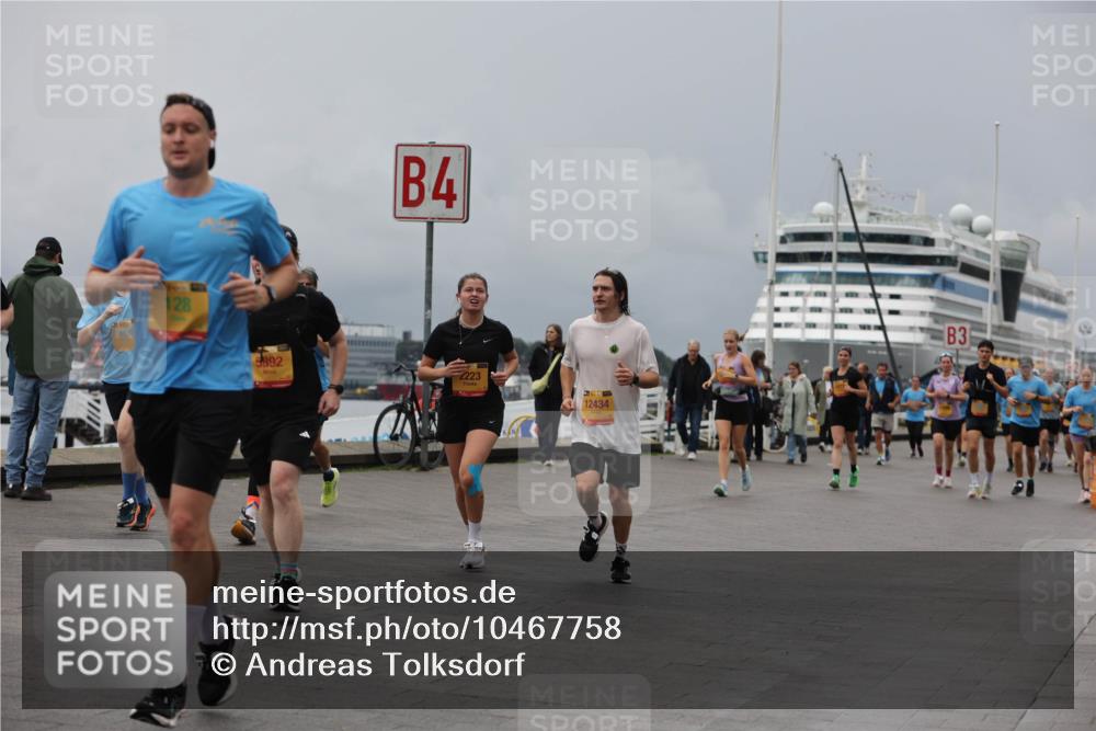 13.09.2026 - Kiel Lauf Andreas Tolksdorf http://msf.ph/oto/10467758 13.09.2026 12:08:08 Kiellinie 128, 4, 5892, 2223, 12434, 3 meine-sportfotos.de