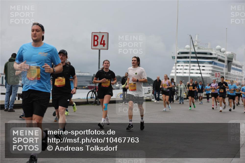 13.09.2026 - Kiel Lauf Andreas Tolksdorf http://msf.ph/oto/10467763 13.09.2026 12:08:08 Kiellinie 128, 5892, 4, 223, 12434, 3 meine-sportfotos.de