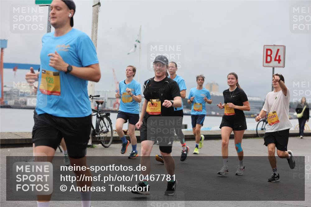13.09.2026 - Kiel Lauf Andreas Tolksdorf http://msf.ph/oto/10467781 13.09.2026 12:08:09 Kiellinie 128, 5892, 2225, 4, 12434 meine-sportfotos.de