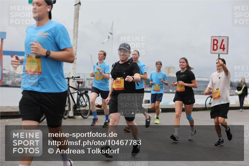 13.09.2026 - Kiel Lauf Andreas Tolksdorf http://msf.ph/oto/10467783 13.09.2026 12:08:09 Kiellinie 128, 5892, 2223, 4, 12434 meine-sportfotos.de