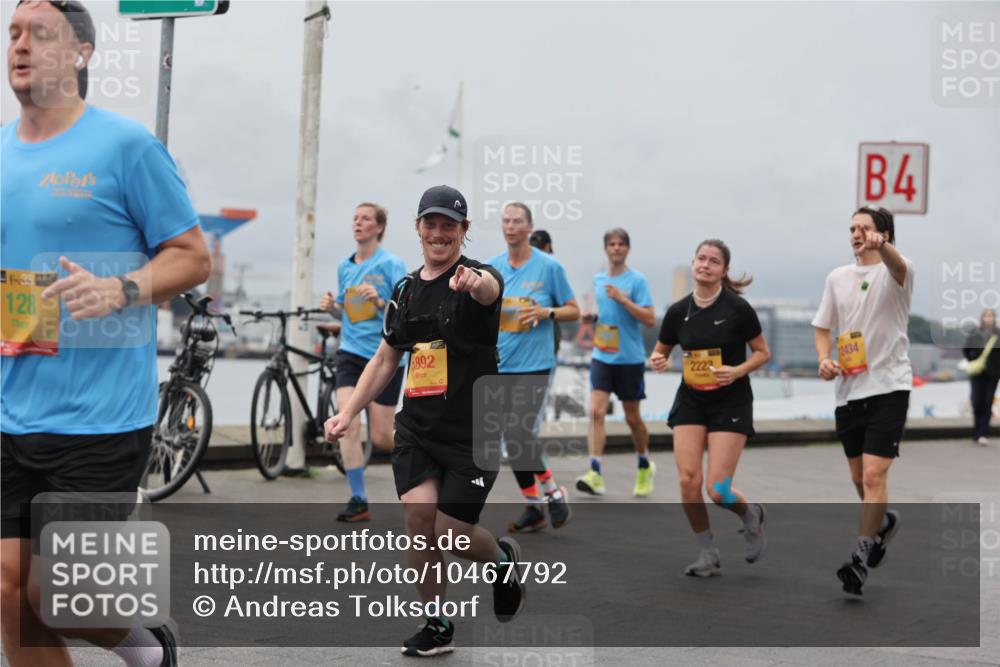13.09.2026 - Kiel Lauf Andreas Tolksdorf http://msf.ph/oto/10467792 13.09.2026 12:08:09 Kiellinie 128, 5892, 2222, 12434, 4 meine-sportfotos.de