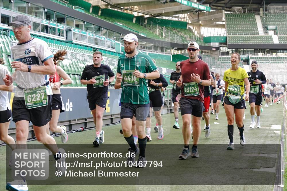 13.09.2026 - 21. swb-Marathon Bremen Michael Burmester http://msf.ph/oto/10467794 13.09.2026 13:13:41 Laufen im Stadion 118, 183, 270, 278, 349, 460, 514, 576, 600, 631, 695, 702, 768, 933, 950, 956, 1005, 1143, 1286, 1334, 1392, 1408, 1426, 1573, 1596, 1641, 1818, 1819, 1991, 2005, 2024, 2035, 2079, 2233, 2264, 2387, 2412, 2439, 2457, 2461, 2478, 2505, 2521, 2540, 2564, 2612, 2665, 2684, 2693, 2765, 2773, 2792, 2815, 2816, 2829, 2860, 2884, 2887, 2895, 2921, 2963, 2966, 2972, 2975, 3016, 3111, 3155, 3209, 3253, 3277, 3293, 3304, 3313, 3378, 3405, 3428, 3434, 3653, 3661 meine-sportfotos.de