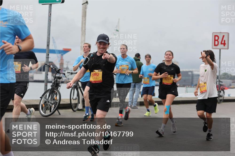 13.09.2026 - Kiel Lauf Andreas Tolksdorf http://msf.ph/oto/10467799 13.09.2026 12:08:09 Kiellinie 5892, 2223, 12434, 4 meine-sportfotos.de