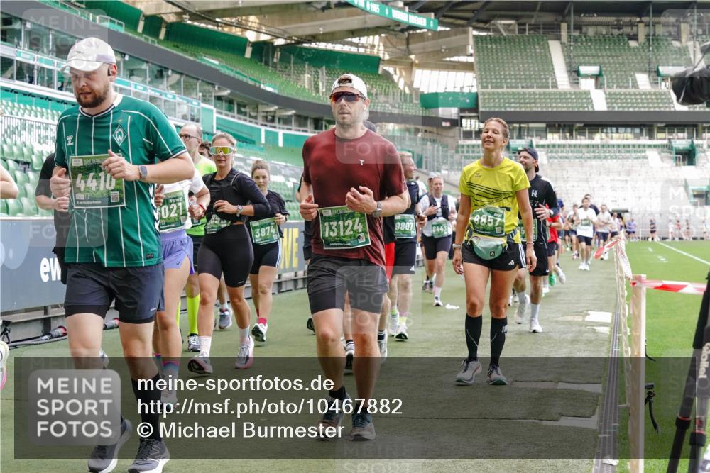 13.09.2026 - 21. swb-Marathon Bremen Michael Burmester http://msf.ph/oto/10467882 13.09.2026 13:13:41 Laufen im Stadion 118, 183, 270, 278, 349, 460, 514, 576, 600, 631, 695, 702, 768, 933, 950, 956, 1005, 1143, 1286, 1334, 1392, 1408, 1426, 1573, 1596, 1641, 1818, 1819, 1991, 2005, 2024, 2035, 2079, 2233, 2264, 2387, 2412, 2439, 2457, 2461, 2478, 2505, 2521, 2540, 2564, 2612, 2665, 2684, 2693, 2765, 2773, 2792, 2815, 2816, 2829, 2860, 2884, 2887, 2895, 2921, 2963, 2966, 2972, 2975, 3016, 3111, 3155, 3209, 3253, 3277, 3293, 3304, 3313, 3378, 3405, 3428, 3434, 3653, 3661 meine-sportfotos.de