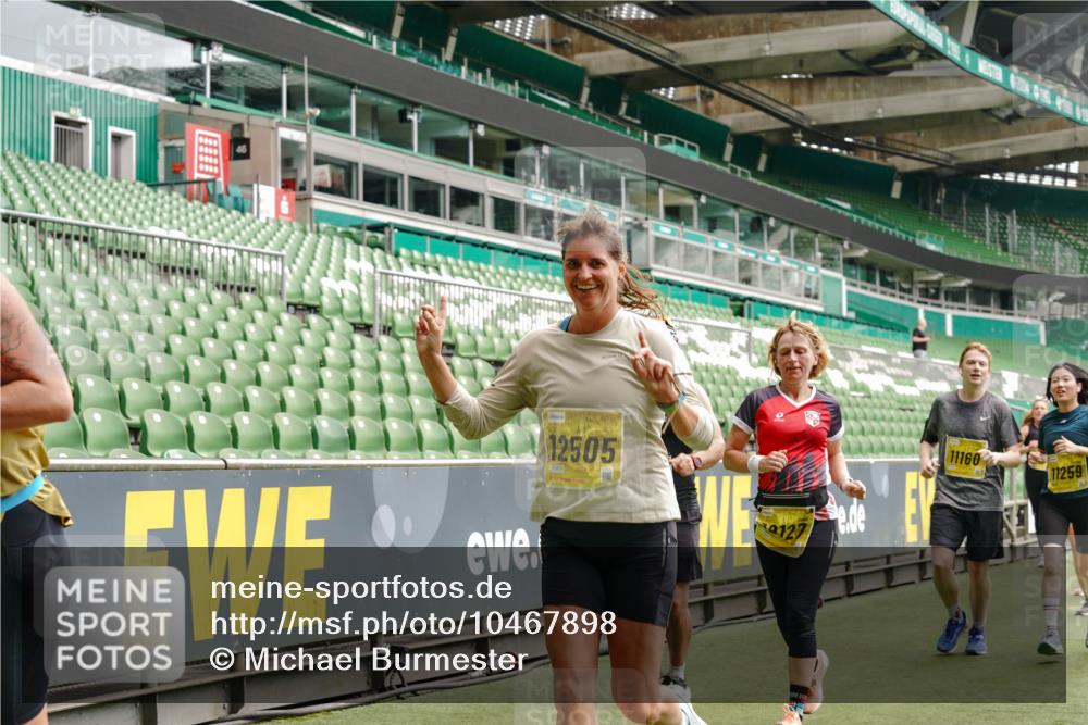13.09.2026 - 21. swb-Marathon Bremen Michael Burmester http://msf.ph/oto/10467898 13.09.2026 10:35:59 Laufen im Stadion 10093, 10144, 10147, 10152, 10153, 10154, 10157, 10160, 10173, 10175, 10181, 10182, 10185, 10187, 10195, 10198, 10245, 10251, 10257, 10263, 10272, 10275, 10278, 10291, 10296, 10306, 10309, 10338, 10357, 10367, 10368, 10369, 10377, 10382, 10390, 10403, 10409, 10411, 10420, 10427, 10429, 10439, 10473, 10477, 10481, 10485, 10492, 10528, 10531, 10559, 10560, 10569, 10607, 10617, 10633, 10636, 10639, 10671, 10672, 10677, 10715, 10928, 11803, 11965, 10146, 10222 meine-sportfotos.de