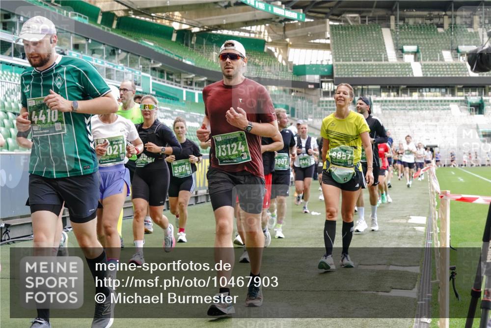 13.09.2026 - 21. swb-Marathon Bremen Michael Burmester http://msf.ph/oto/10467903 13.09.2026 13:13:41 Laufen im Stadion 118, 183, 270, 278, 349, 460, 514, 576, 600, 631, 695, 702, 768, 933, 950, 956, 1005, 1143, 1286, 1334, 1392, 1408, 1426, 1573, 1596, 1641, 1818, 1819, 1991, 2005, 2024, 2035, 2079, 2233, 2264, 2387, 2412, 2439, 2457, 2461, 2478, 2505, 2521, 2540, 2564, 2612, 2665, 2684, 2693, 2765, 2773, 2792, 2815, 2816, 2829, 2860, 2884, 2887, 2895, 2921, 2963, 2966, 2972, 2975, 3016, 3111, 3155, 3209, 3253, 3277, 3293, 3304, 3313, 3378, 3405, 3428, 3434, 3653, 3661 meine-sportfotos.de